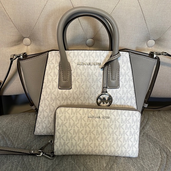 MICHAEL Michael Kors Handbags - Michael Kors purse and wallet set